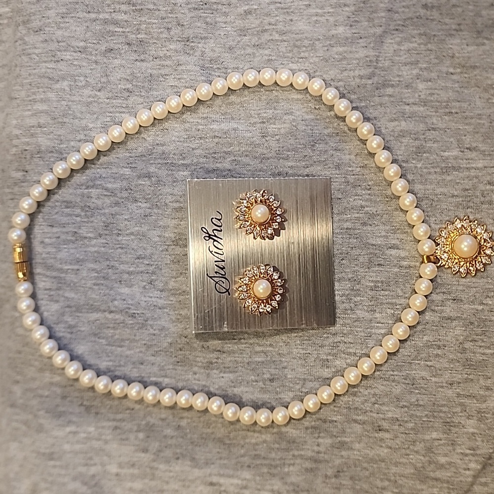 Pearl and Gold Jewelry Set